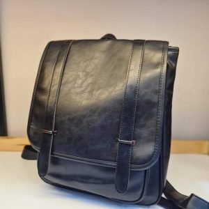 zaino vegan leather passanti chiusura calamitata