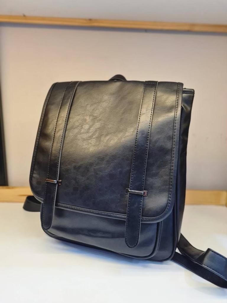 zaino vegan leather passanti chiusura calamitata - immagine 2