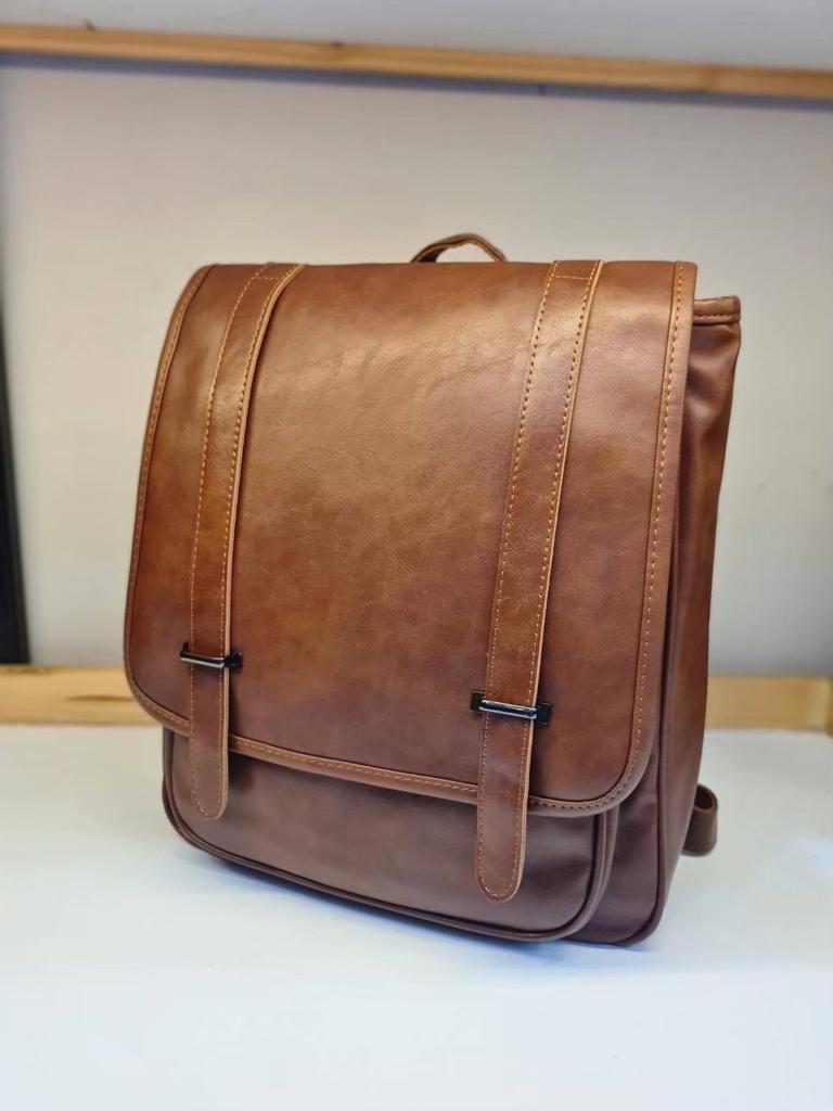 zaino vegan leather passanti chiusura calamitata - immagine 3