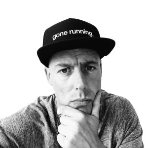 4T2 Cappellino da running con visiera piatta – Gone Running