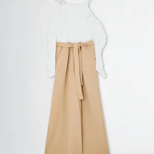 Tuta Per Ragazza Con Camicia Bianca E Pantalone Beige.