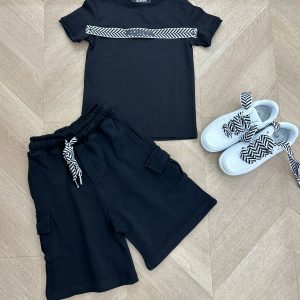 t-shirt black